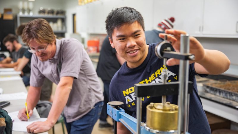 Environmental engineering students work in the lab.
