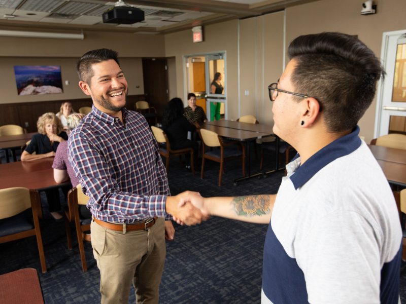 Two alumni at a networking event.