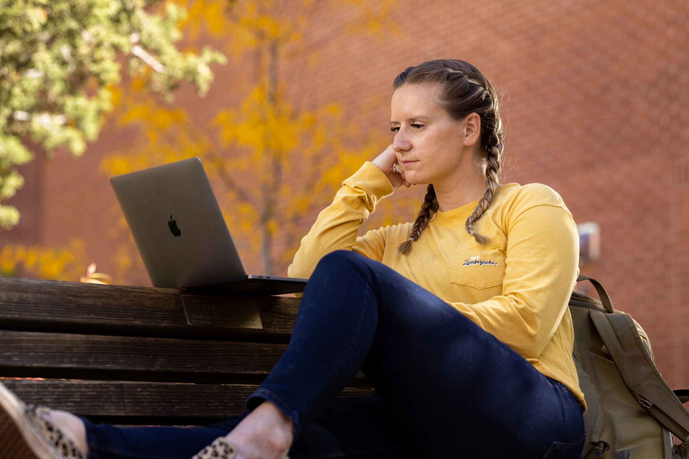 An N A U student enrolls in classes online.