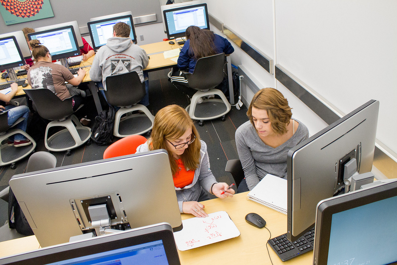 N A U students work together in the computer labs.