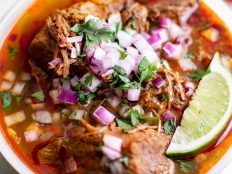 Birria with lime and onion